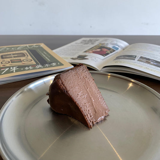 Signature Burnt Cheesecake with coffee